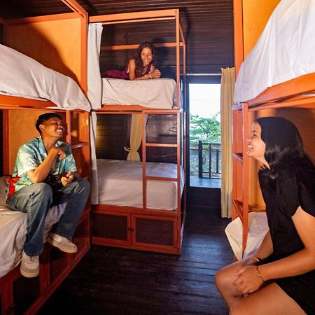 Mad Monkey Nusa Lembongan Exterior photo