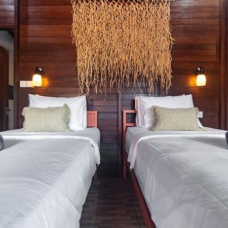 Mad Monkey Nusa Lembongan Exterior photo
