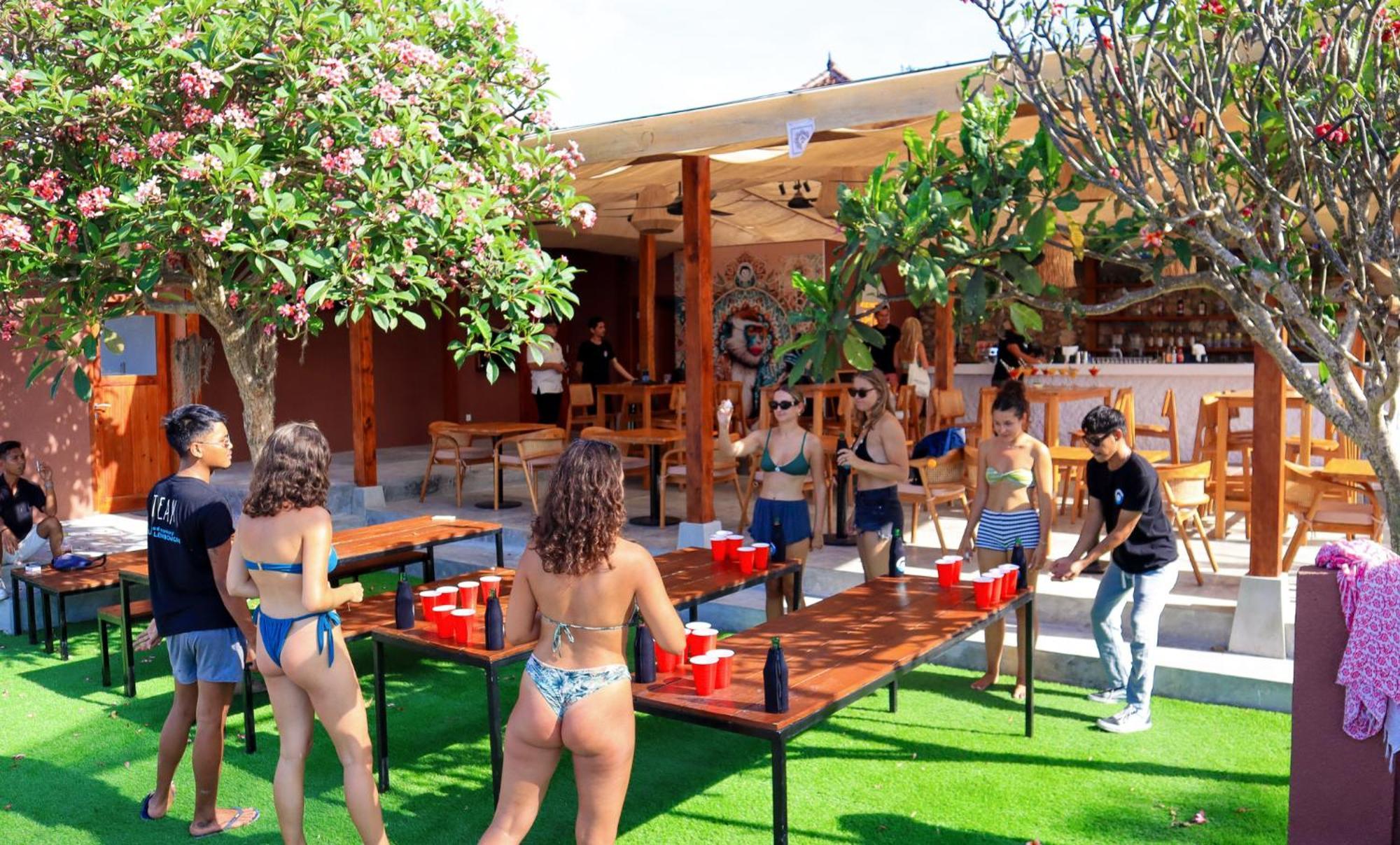 Mad Monkey Nusa Lembongan Exterior photo
