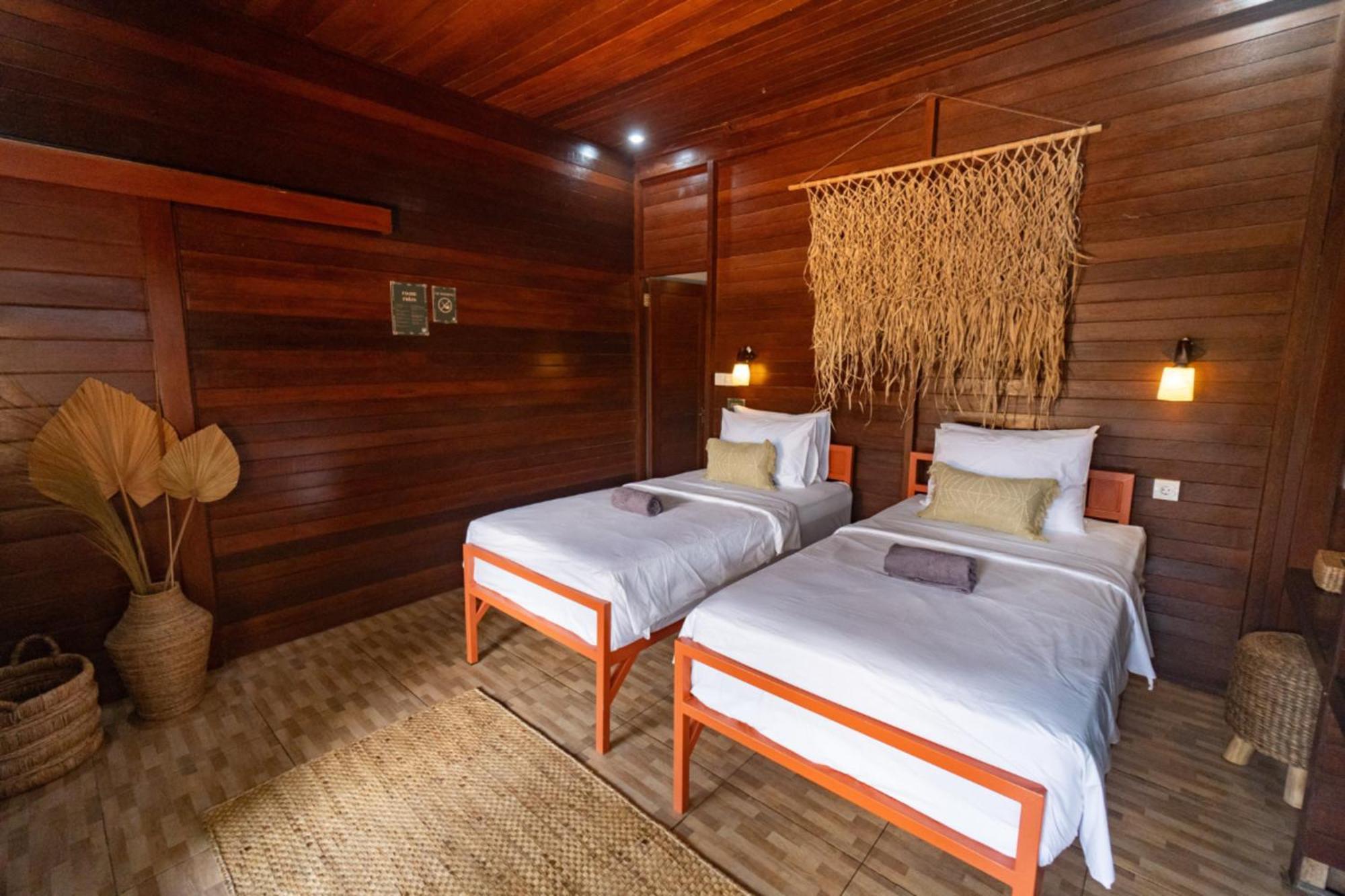 Mad Monkey Nusa Lembongan Exterior photo