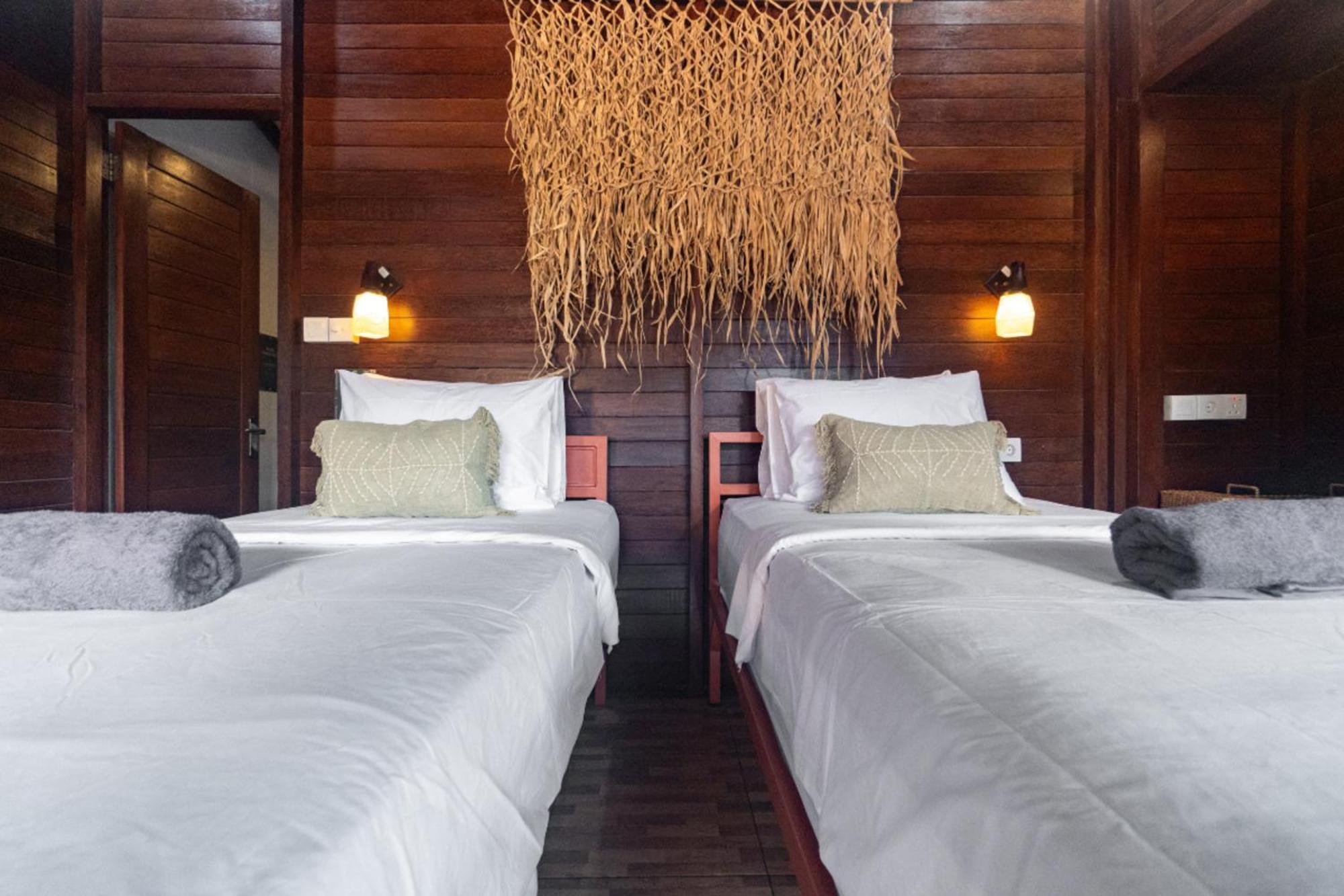 Mad Monkey Nusa Lembongan Exterior photo