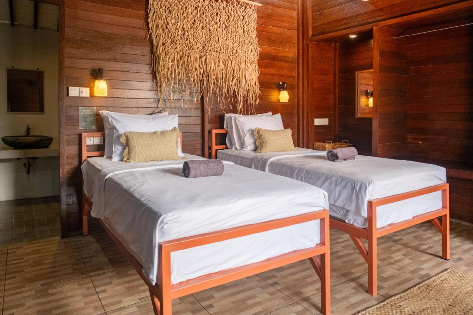 Mad Monkey Nusa Lembongan Exterior photo