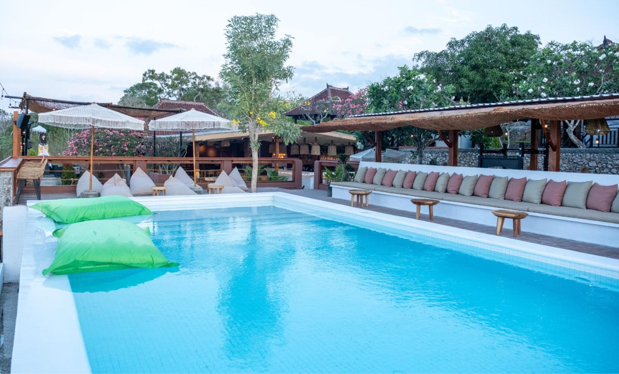 Mad Monkey Nusa Lembongan Exterior photo