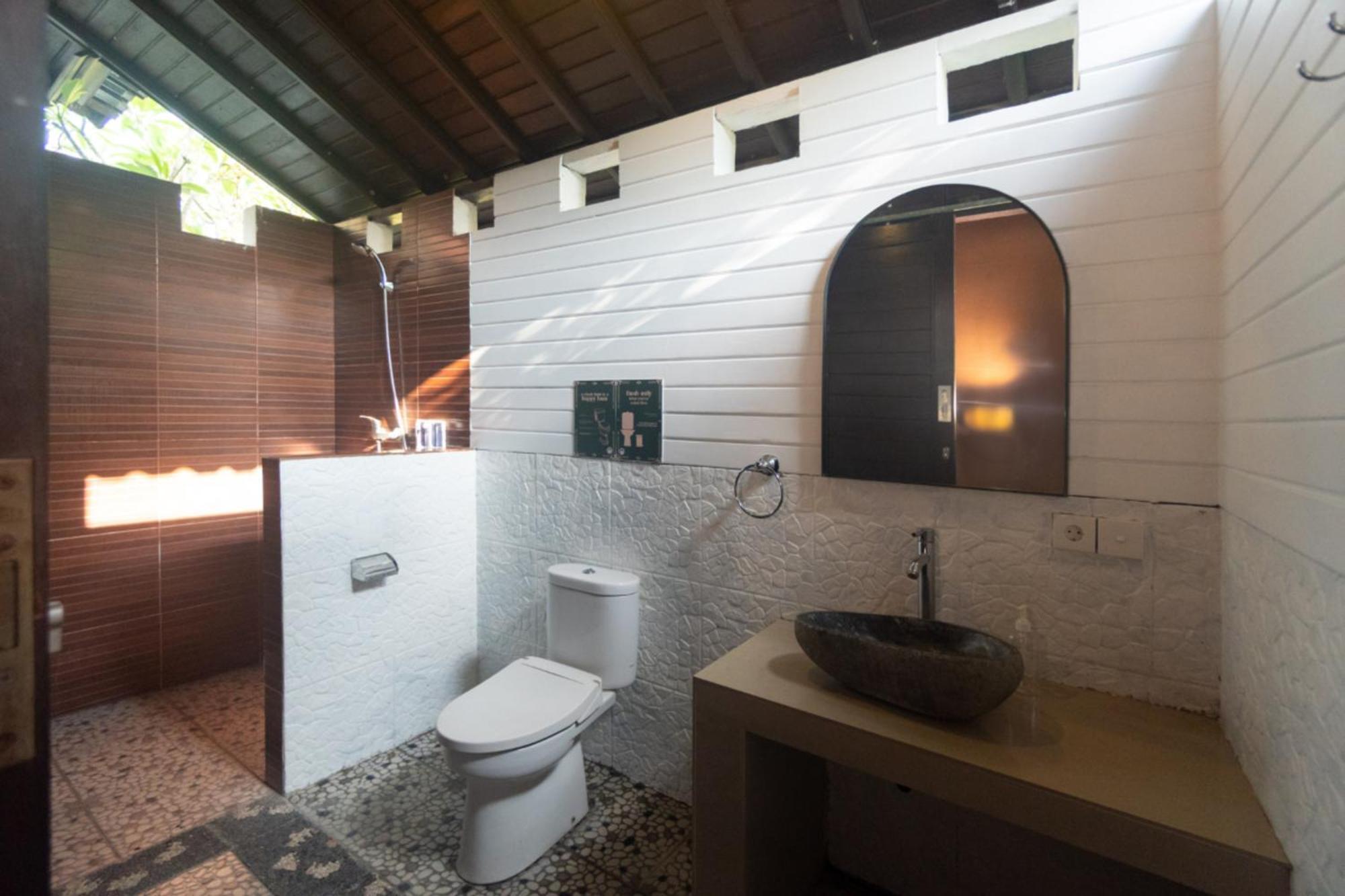 Mad Monkey Nusa Lembongan Exterior photo