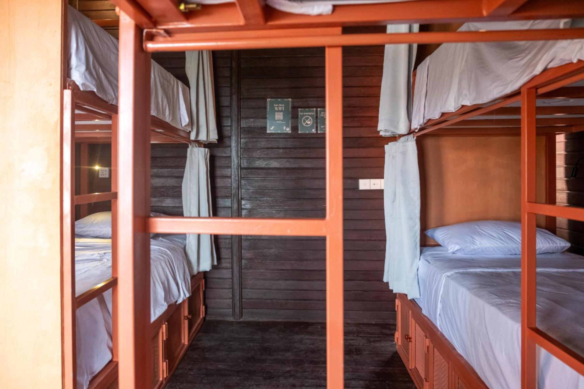 Mad Monkey Nusa Lembongan Exterior photo