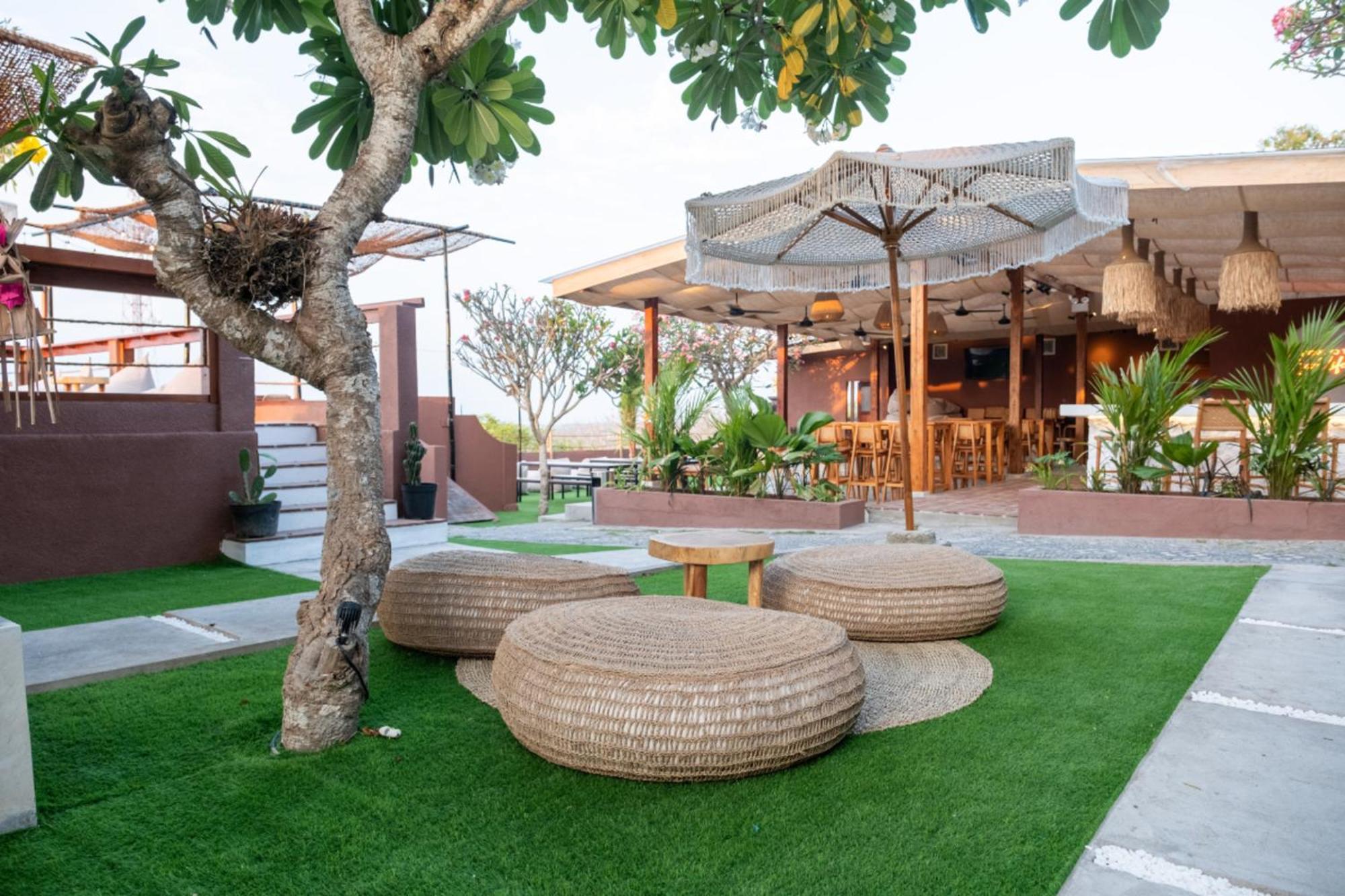 Mad Monkey Nusa Lembongan Exterior photo
