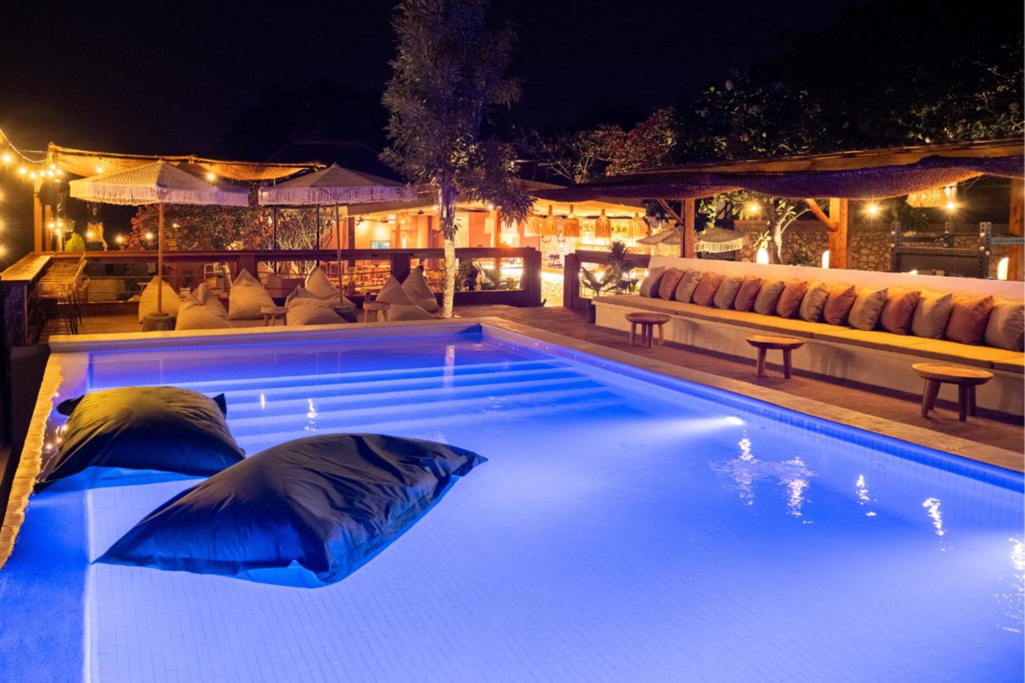 Mad Monkey Nusa Lembongan Exterior photo